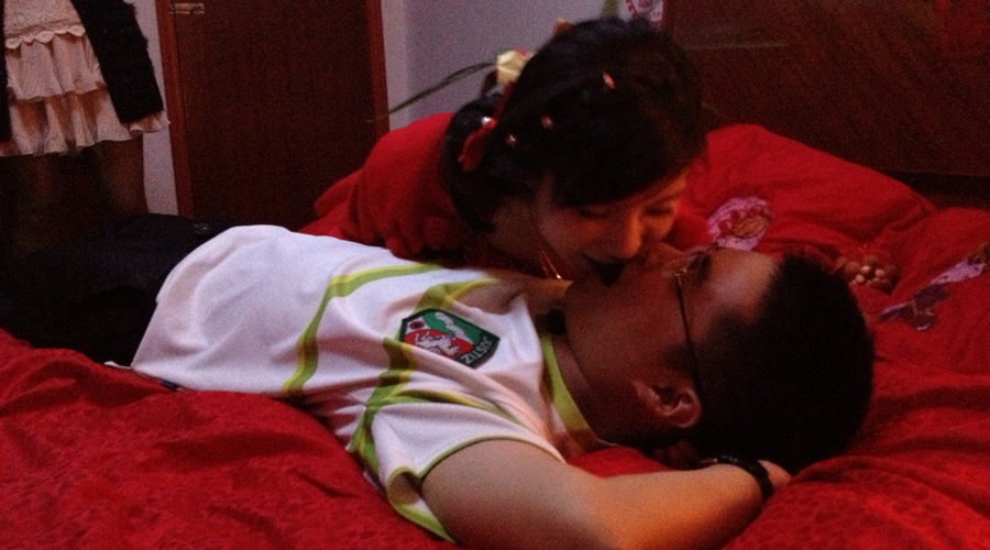 八戒婚礼,新娘吻八戒,八戒调戏