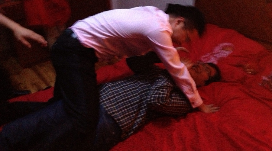 八戒婚礼,新娘吻八戒,八戒调戏